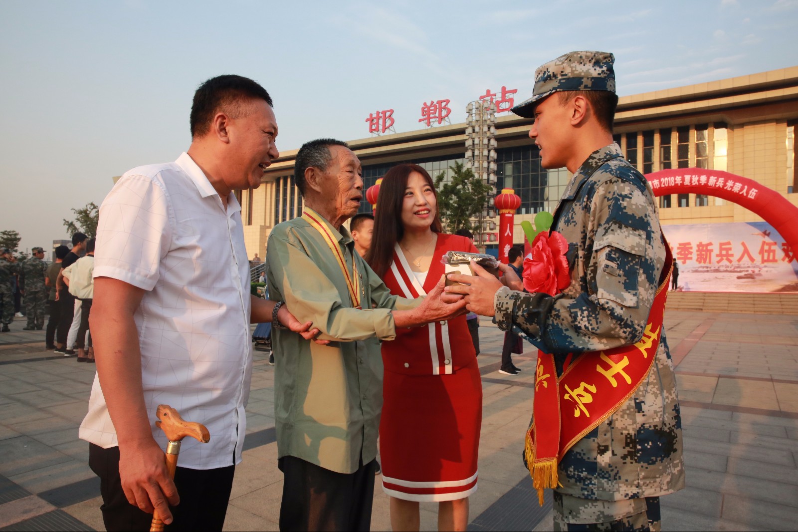 邯郸九旬老兵送孙参军_吕嘉恒