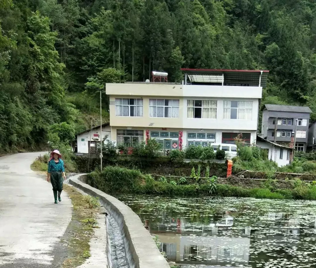 老屋基老街 水碧天蓝清江源(清