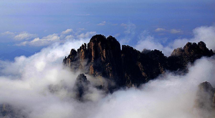 王安石《登飛來峰》:不畏浮雲遮望眼,只緣身在最高層