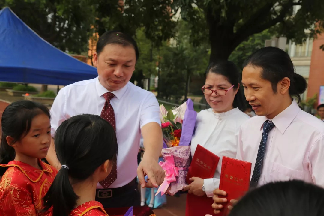 获奖名单南海区优秀教师15人:严胜有,李爱文,张美玉,李静琳,林锦浩,林