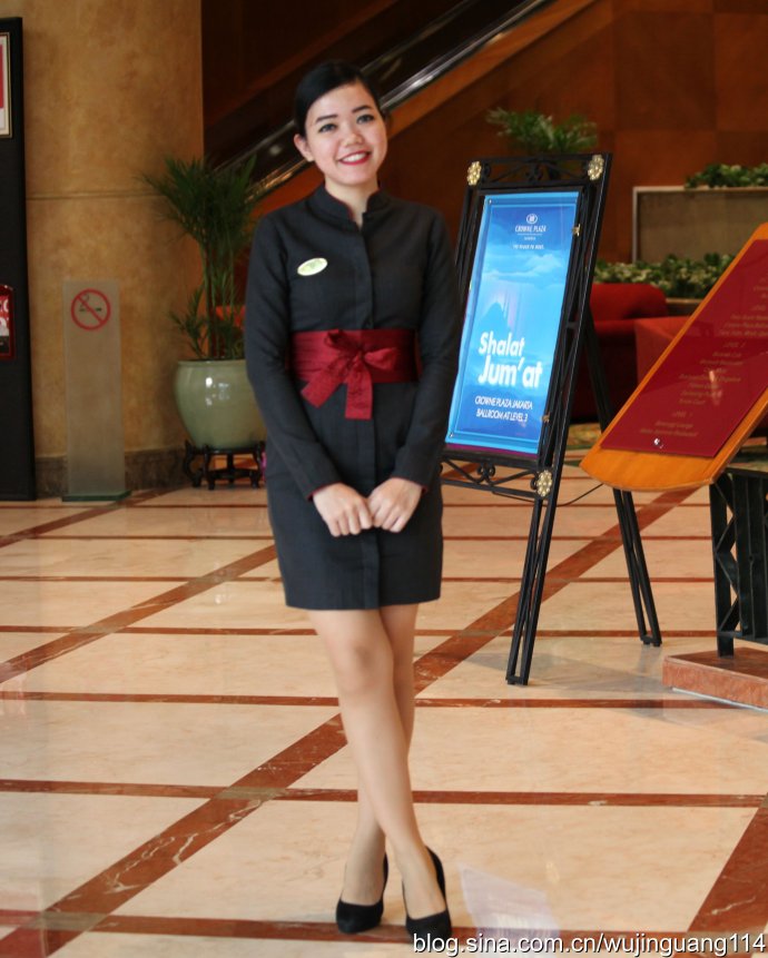 实拍:印尼服务业甜甜的小美女(图)