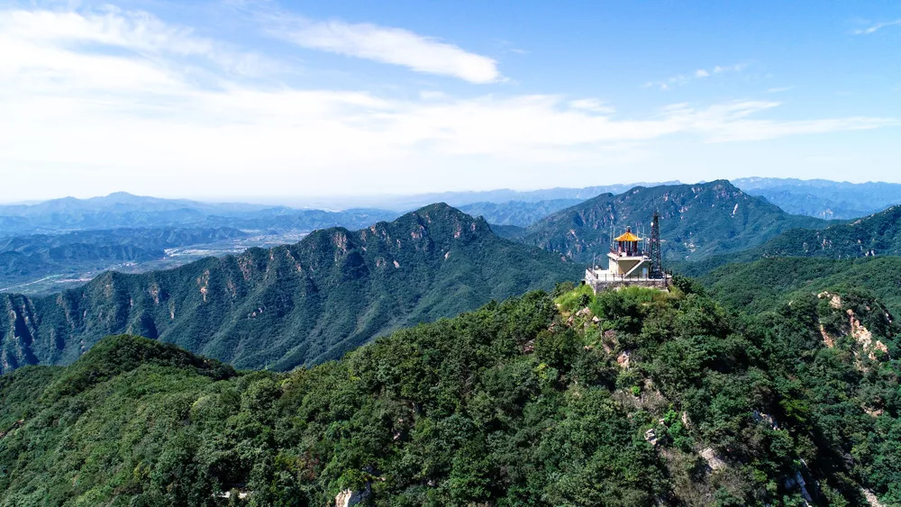 空中俯瞰天津最大的天然森林浴场——八仙山国家自然保护区