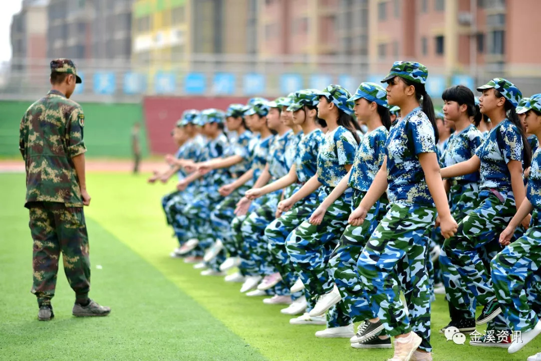 资讯金溪首次初一入学新生开设军训来看看实验中学英姿勃发的同学们