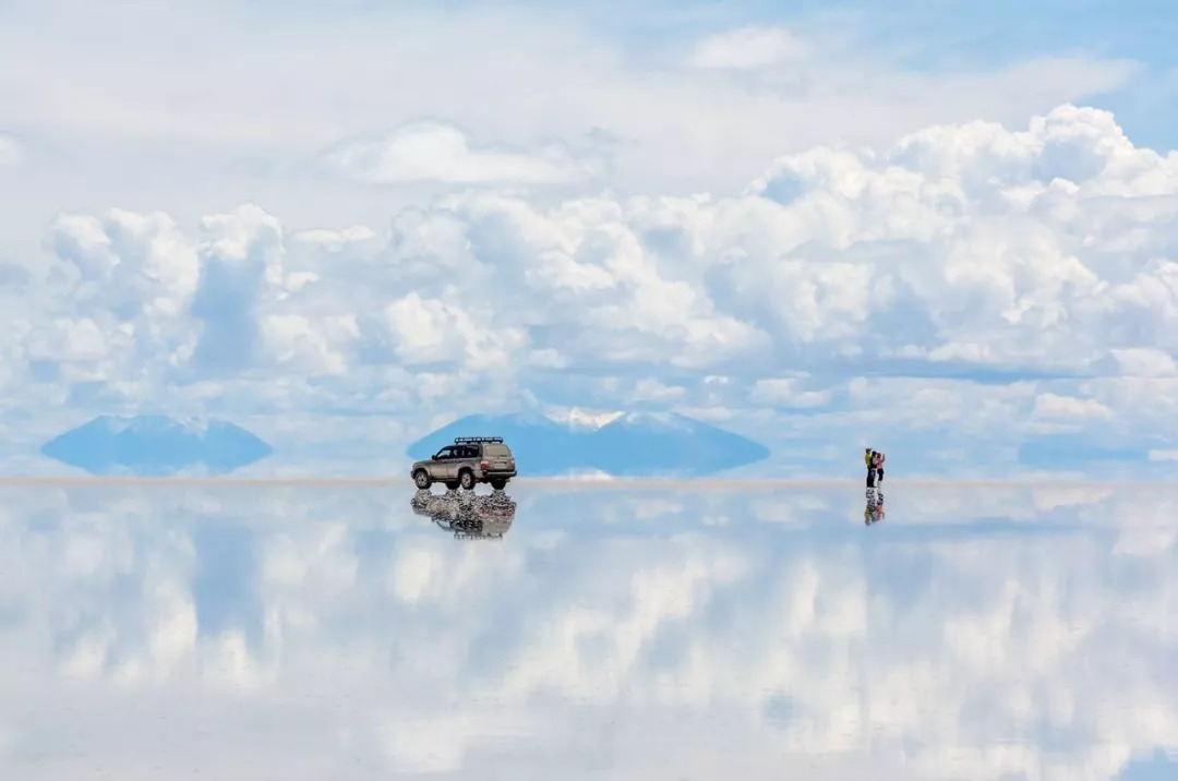 玻利维亚的天空之镜 水天一色如梦似幻地球上最接近天堂的地方