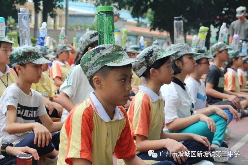 新塘三中开展国防教育队列操展示竞赛活动