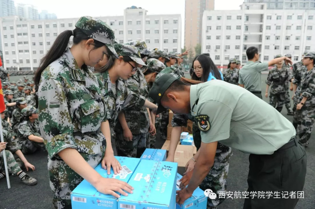 聚焦西航西安航空學院2018級新生軍訓團隊列會操表演