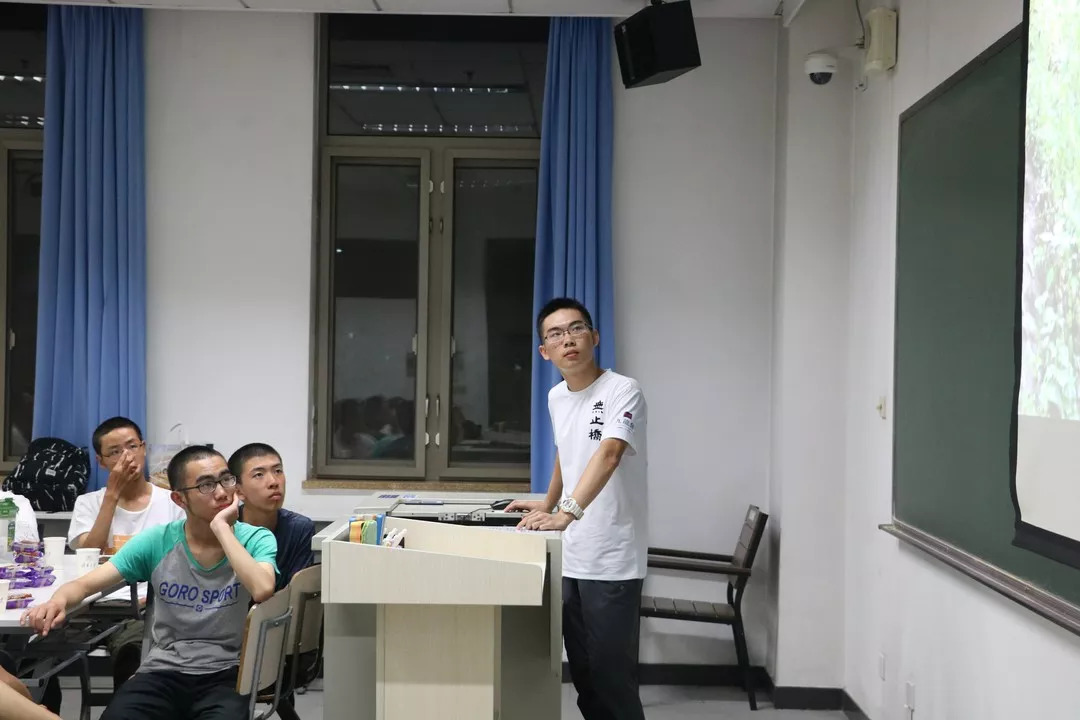 黄晨阳学长讲述了"无止桥"实践每位学长学姐在这些领域都有丰富的经验