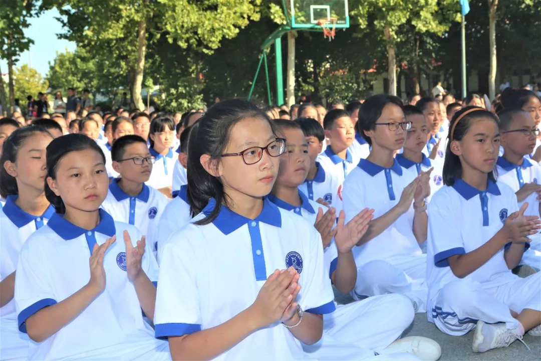 保定市第十七中学校服图片