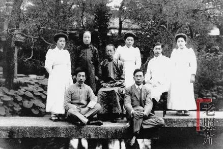 1909年,蒋抑卮(后排左三)与鲁迅,许寿裳等人在东京编辑:宁返回搜狐