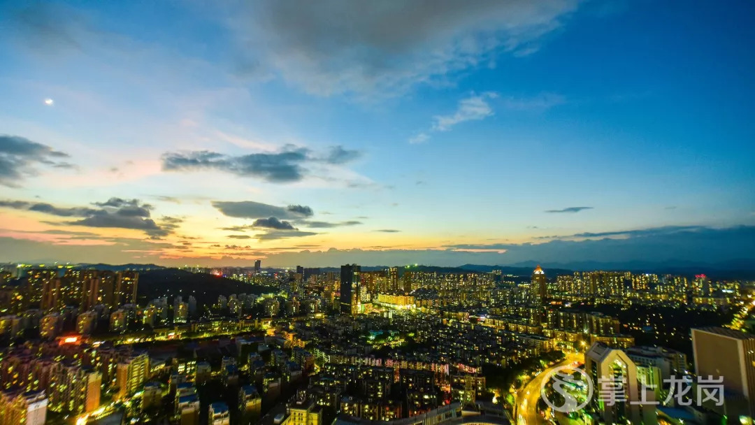 龙岗中心城晚霞夜景 深圳侨报记者 梁栋 摄影