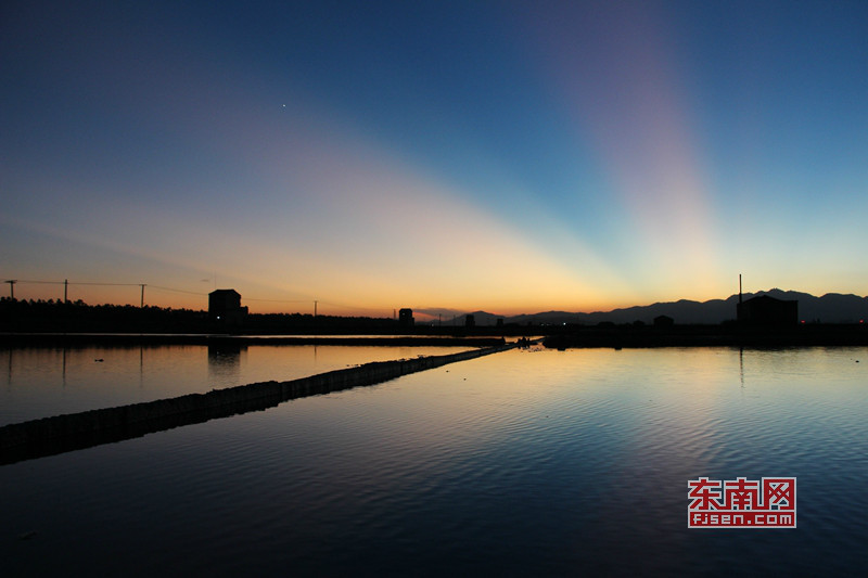 泉港山腰鹽場颱風藍夕陽紅天空之境鹽值爆表