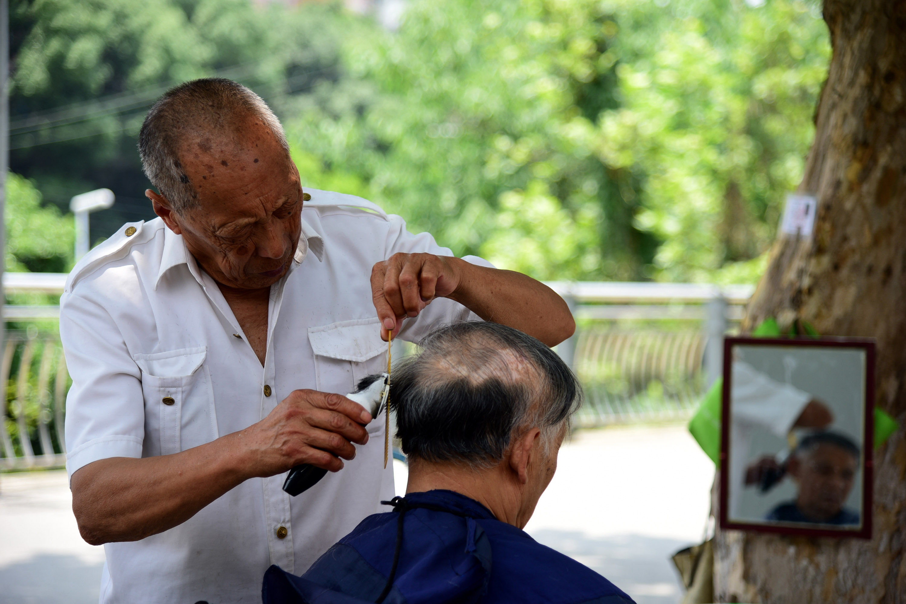 78岁老人理发66年