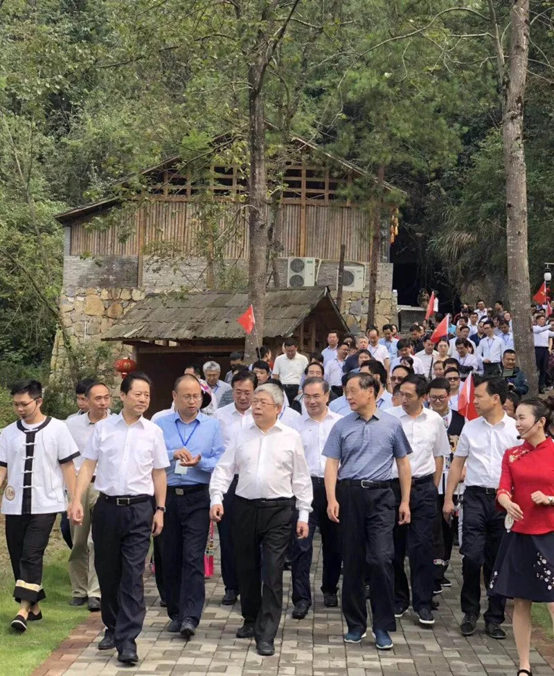 李金早夫人图片