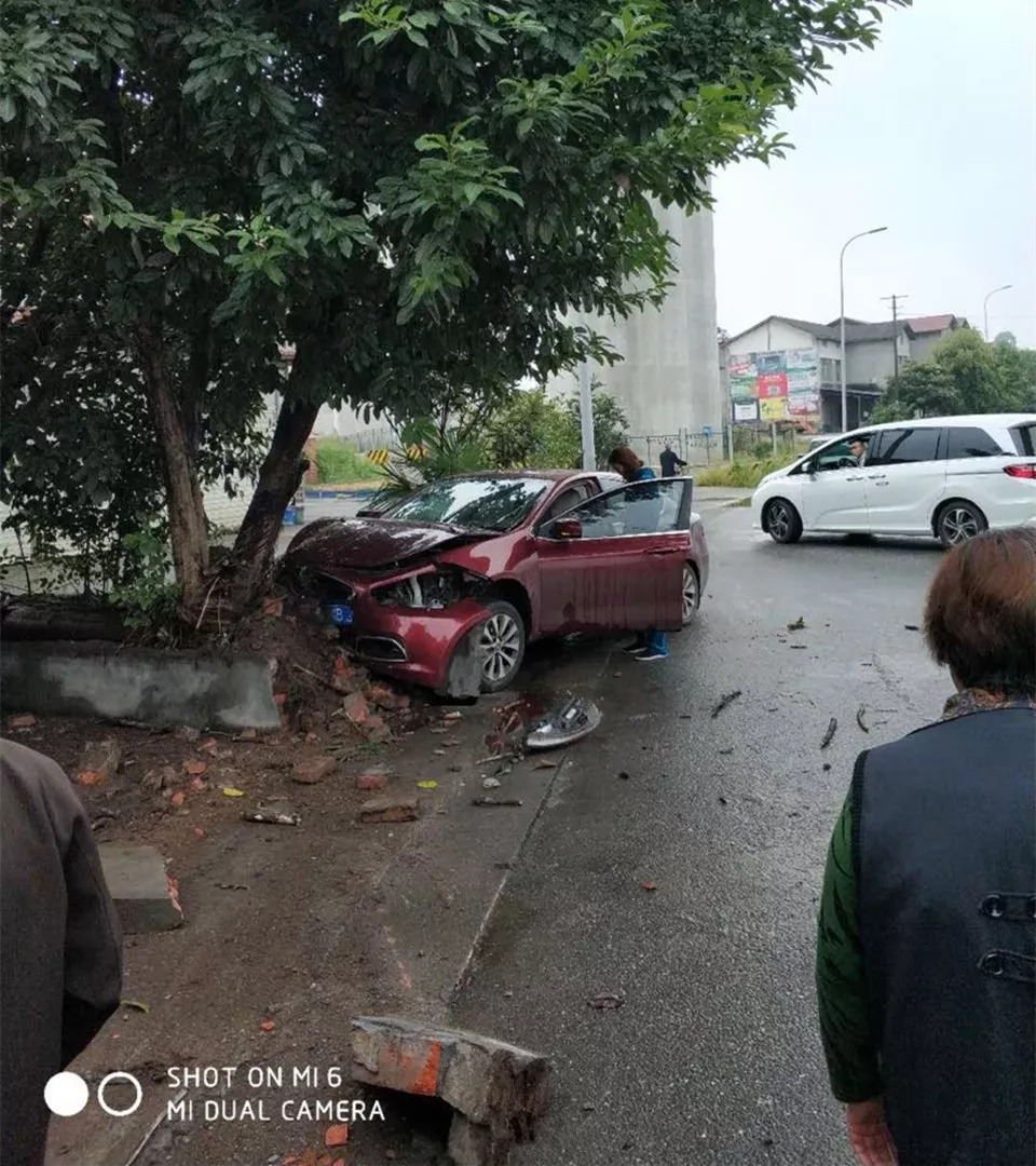 四川江油车祸图片