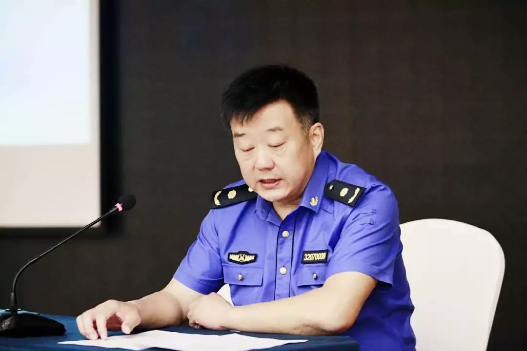 支队副支队长(主持工作下左:祁德林连云港市城管局执法支队支队长