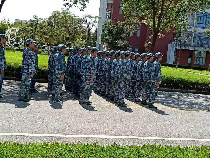 化工军训练军不知夏日热满船清梦压星河