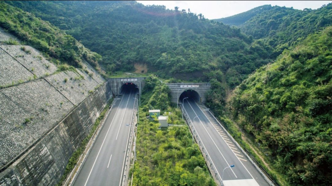 贺州段,蓉遵高速(g4215)四川泸州段,广西梧州至贵港高速(s40苍硕高速