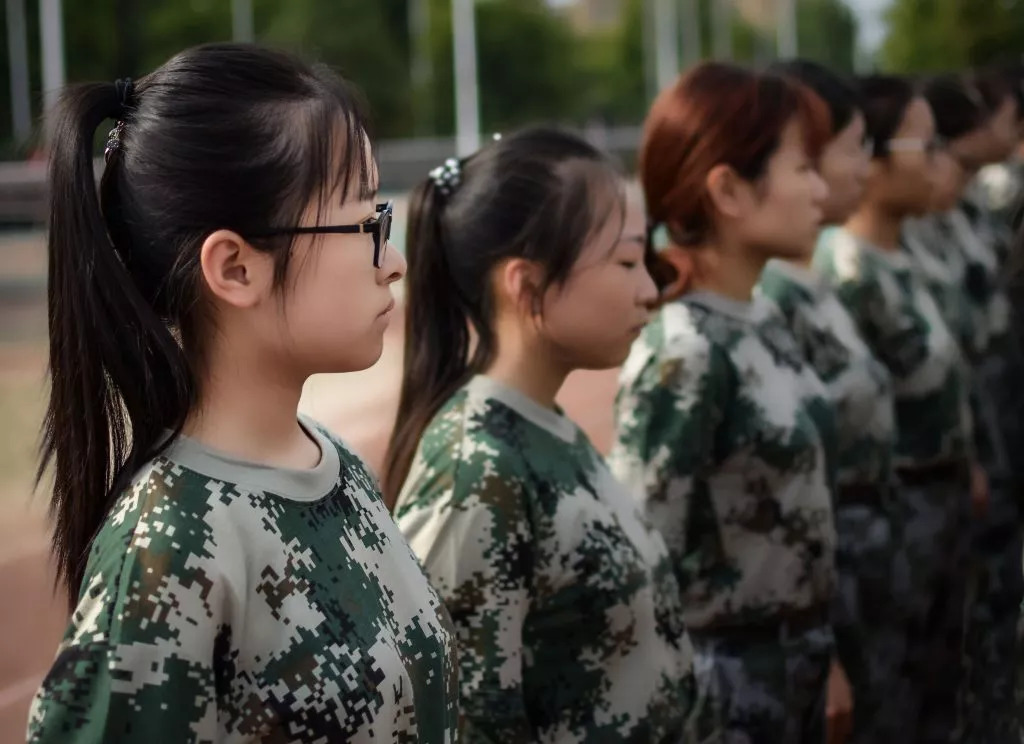 軍訓匯演陰雨擋不住西電er的鬥志瞧颯爽的他們走來了全程回顧