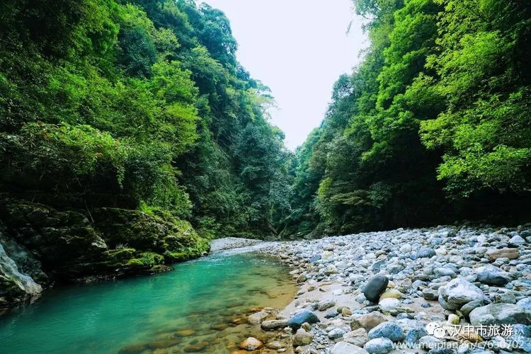 骆家坝回龙大峡谷图片