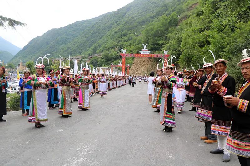 草河坝千年白马藏族村