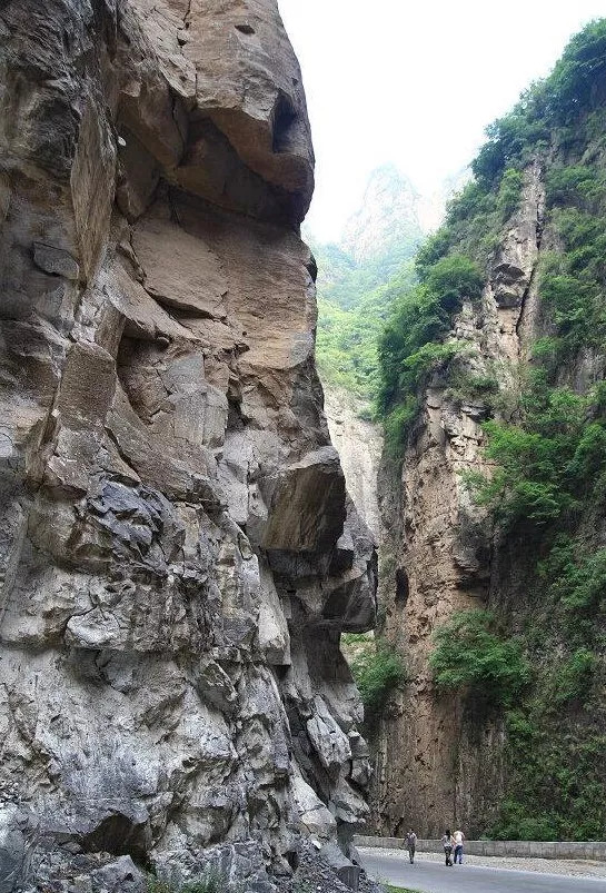 位於陵川的黑毛溝大峽谷!陡峭險峻!景色優美!