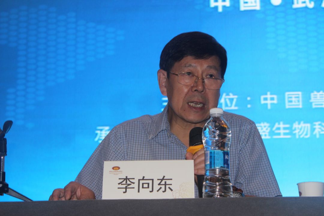 中国兽药协会常务副会长李向东先生向大家介绍了本次论坛召开的背景