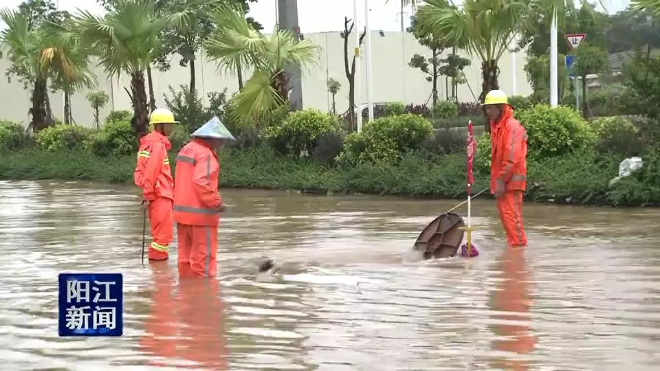 阳江突发灾情市区今晨多处水浸街