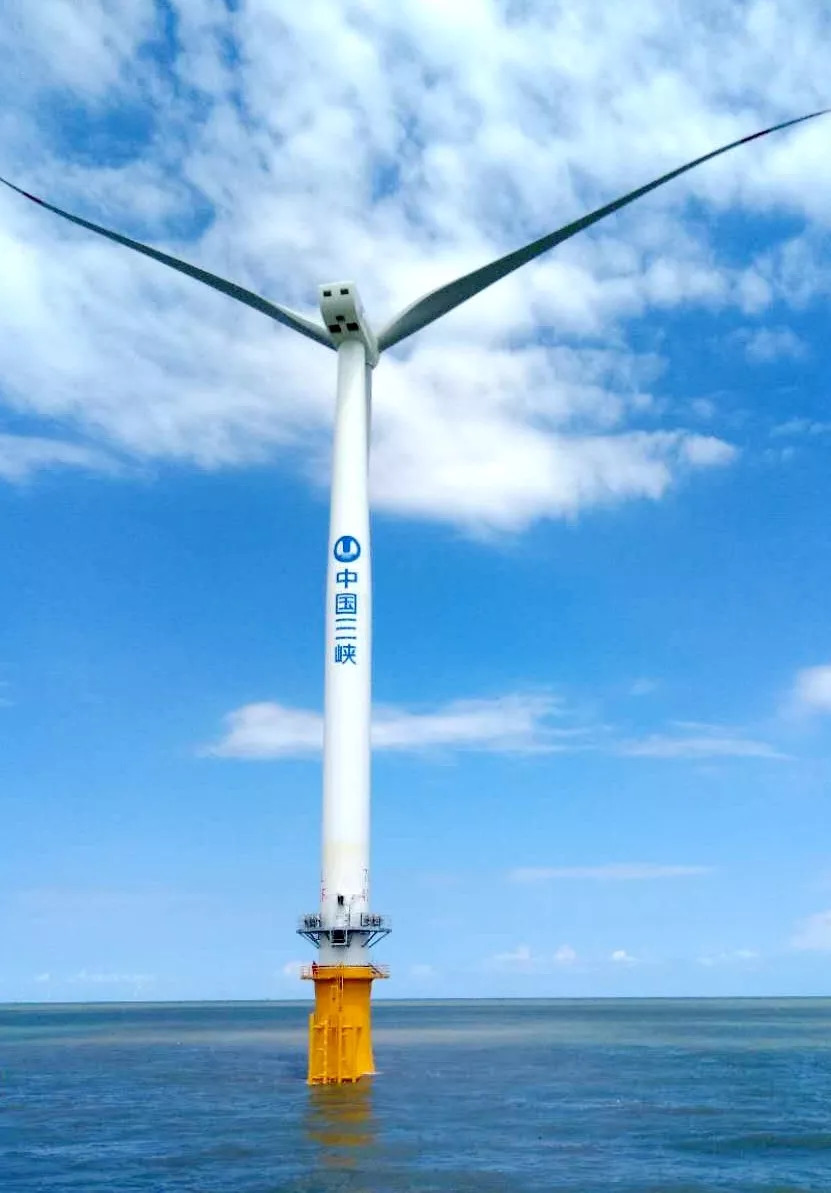 视频海上栽风机江苏大丰项目首台复合筒型基础成功安装