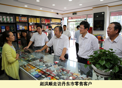 看望了派驻边防的丹东市烟草专卖局专卖稽查人员,走访了黑龙江省伊春