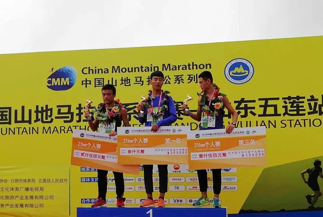 左起:樊龙龙,朱帅兆,朱宁6121公里个人赛女子1