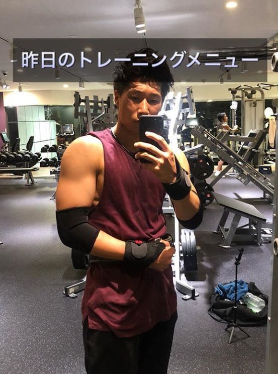 日本小伙健身一年,从瘦弱男变肌肉男,健身前后反差很大!