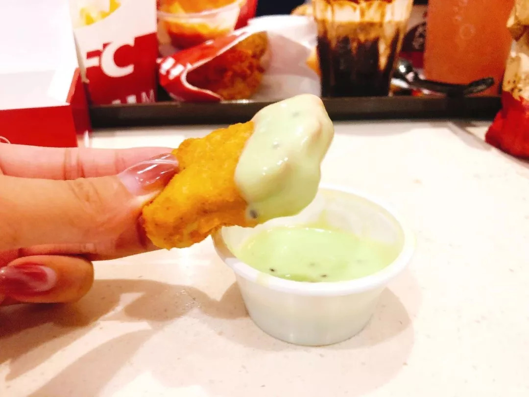 KFC蔬菜沙拉杯图片