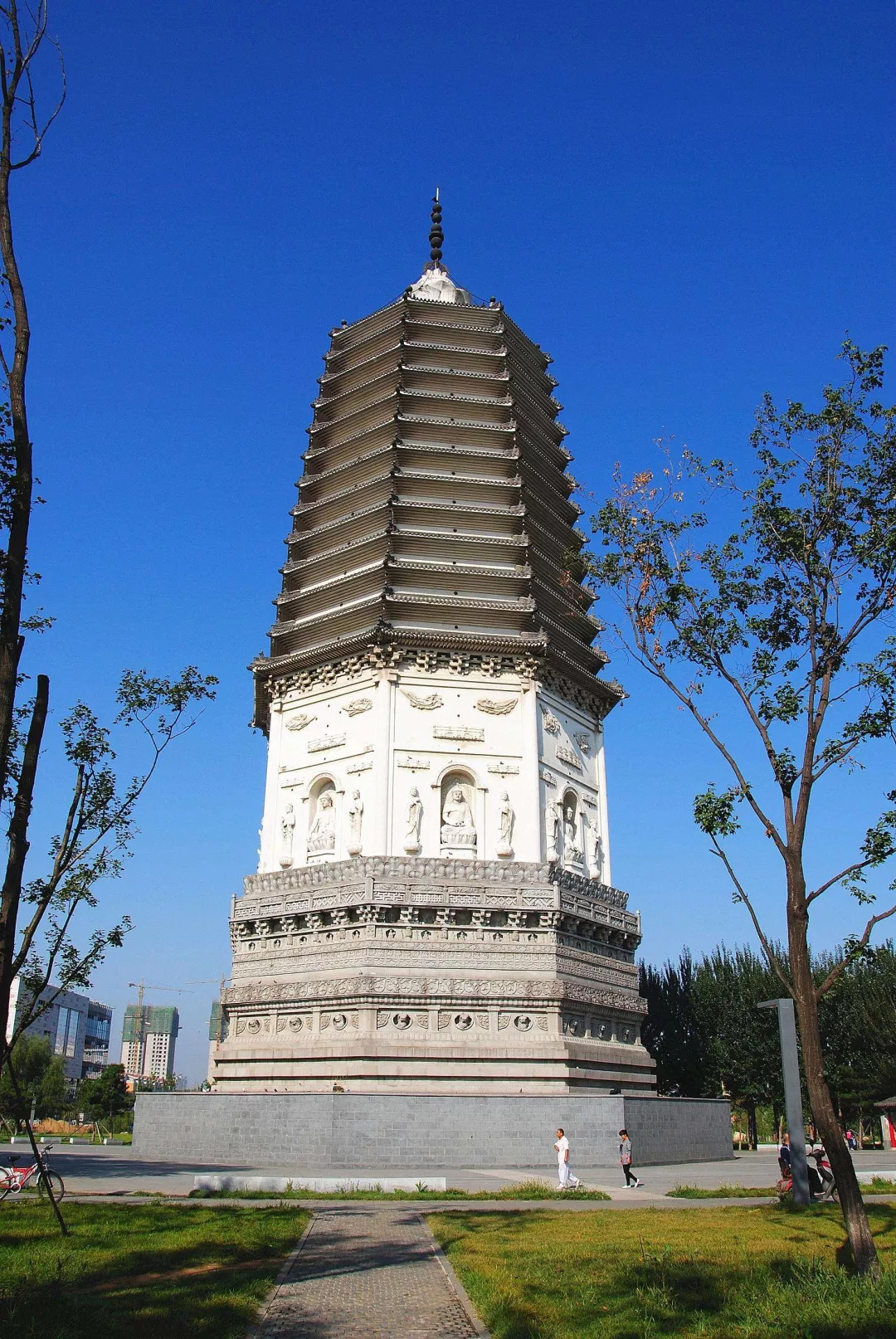 除了瀋陽的九一八歷史博物館外,在遼寧遼陽市的白塔公園內,還有一座