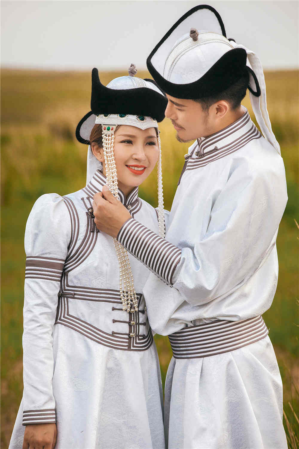 分享一组蒙古风情味的婚纱照
