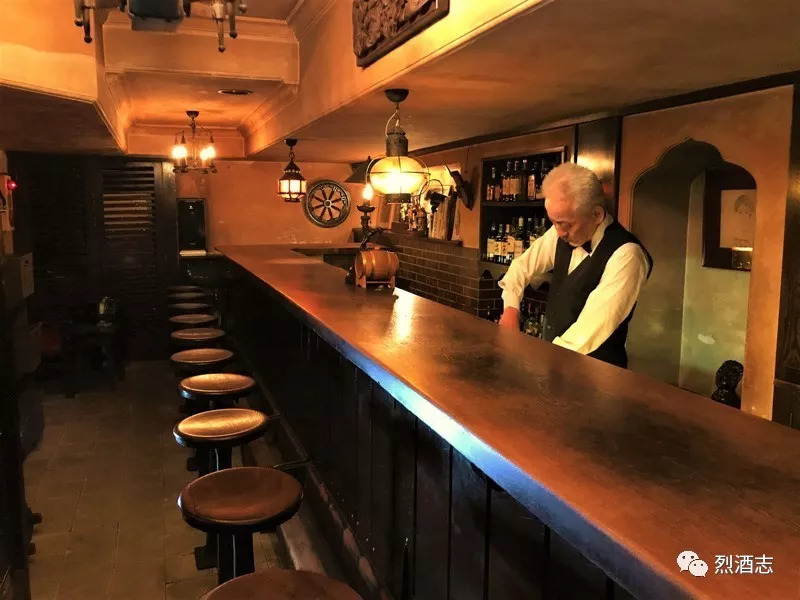 最爱的酒吧今年已经90岁了,每一杯都是消逝的味道……