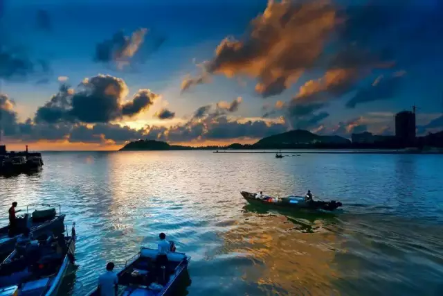 在這裡可以玩沙灘戲水,去漁村訪古,出海釣魚,東平不僅歷史遺傳深厚,海