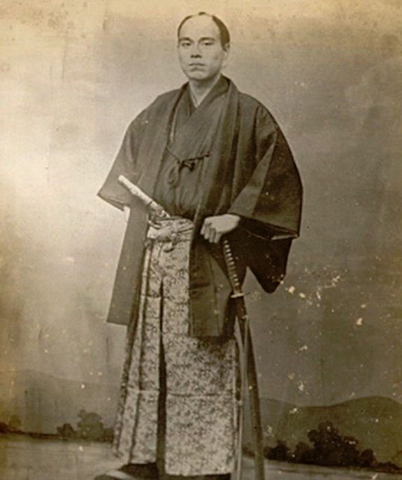 百年前的日本武士上色彩照 留着秃顶浪人头个个身高一米五