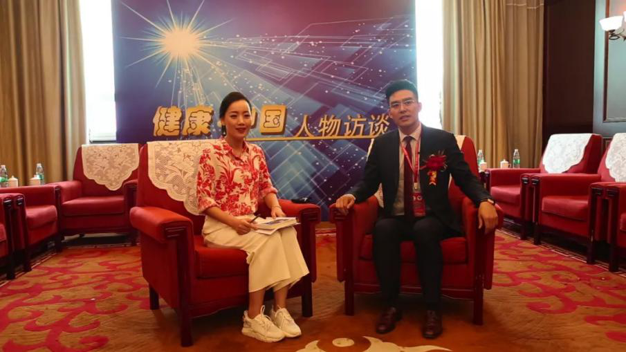 良品国际董事长接受央视网著名节目主持人常婷专访会议期间,张晓峰