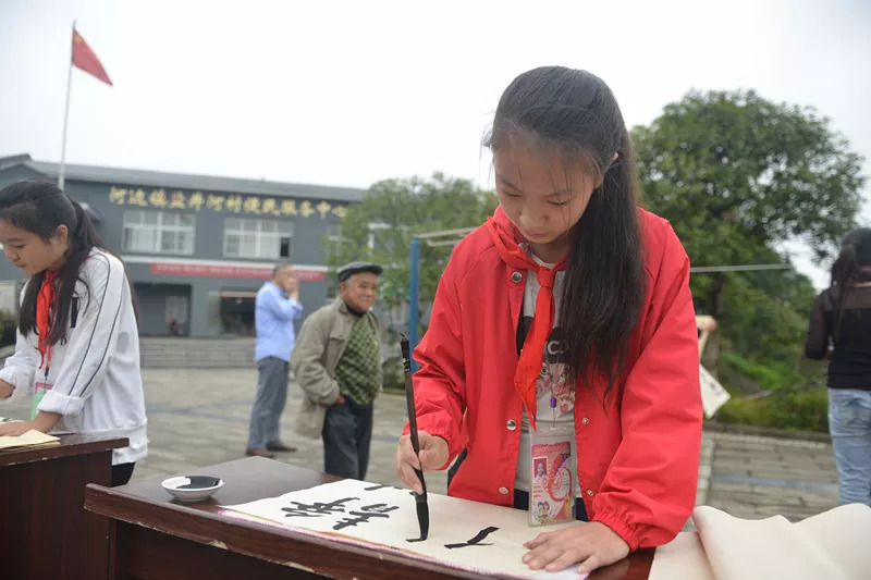 活动现场,河边镇复兴村"好家风好家训"先进代表胡廷成,围绕他6年来