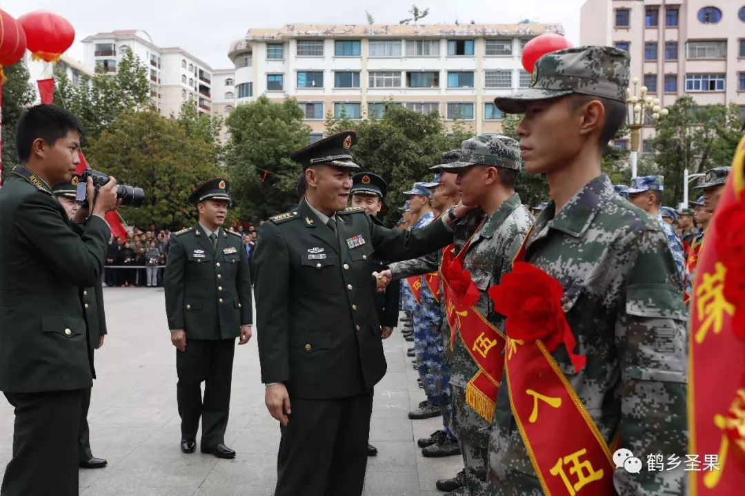 背起行囊,昭通新兵启程赴军营!_魏新