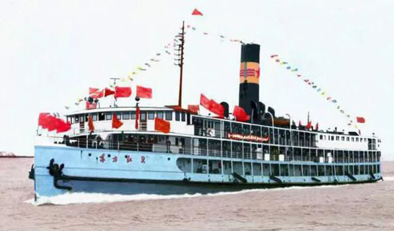 成的江汉轮当时长江上航运的客轮,都是以东方红某某号为名的客轮