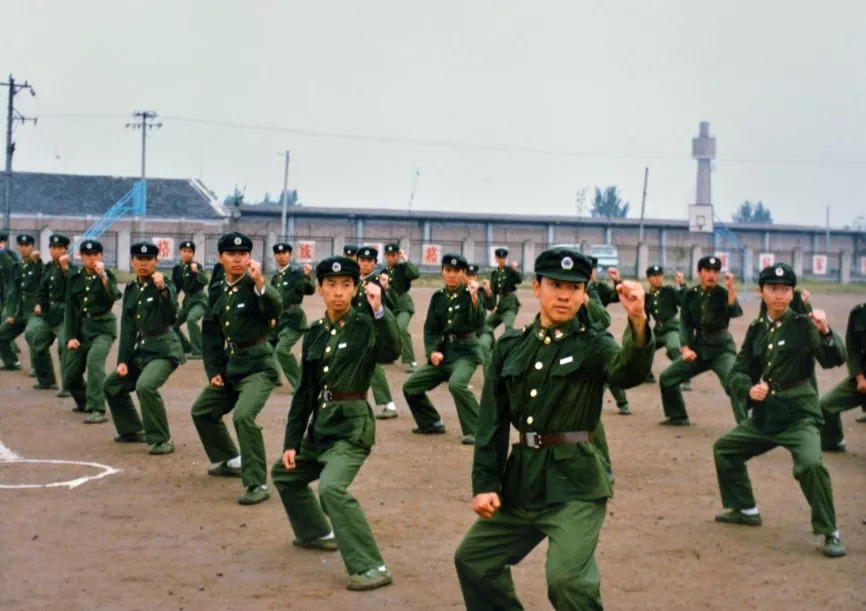 80年代武警老式军装图片
