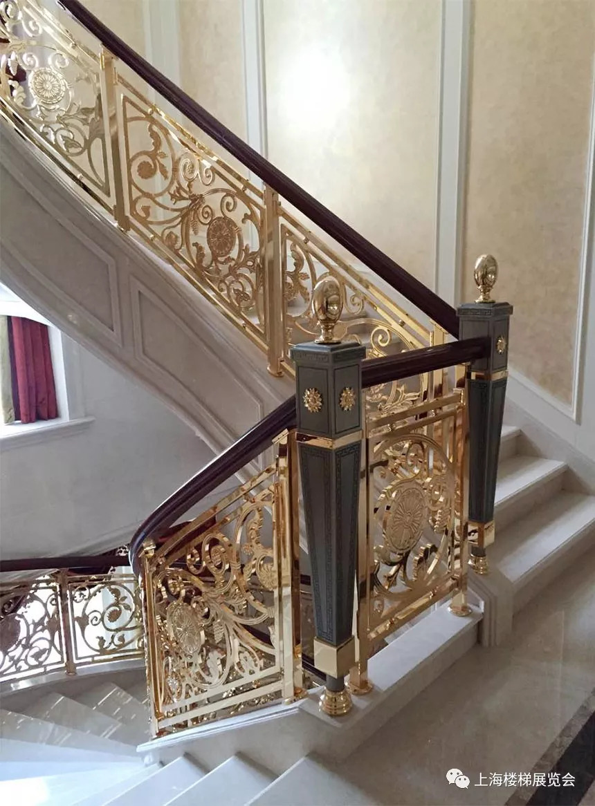 铜艺楼梯大气奢华惬意和浪漫是一种生活情调的高贵彰显