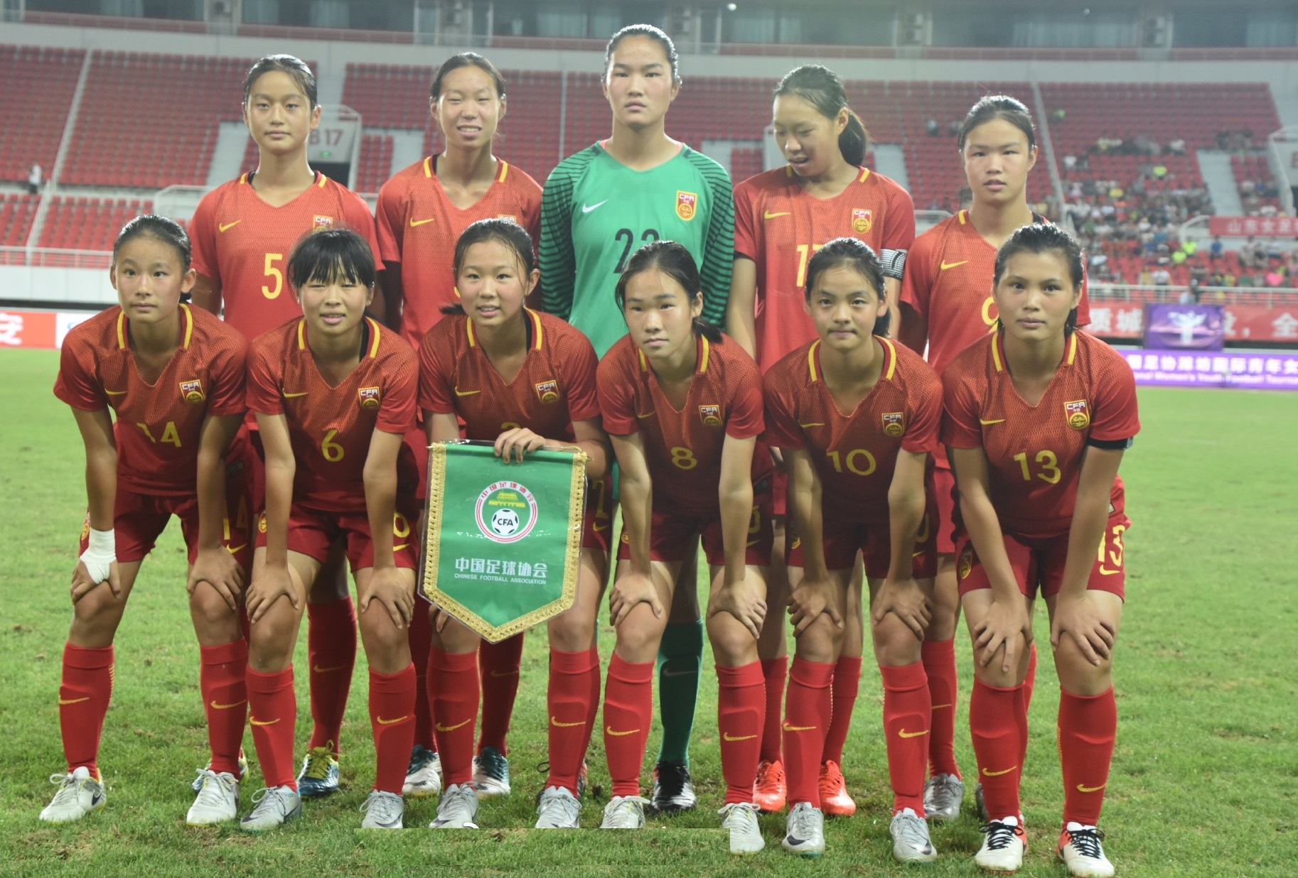 u16女足夺冠图片