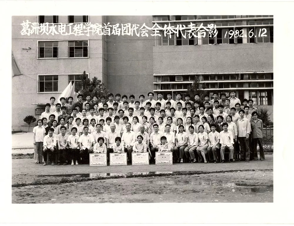 一組80年代三峽大學大學生的老照片帶來回憶更帶來淚花