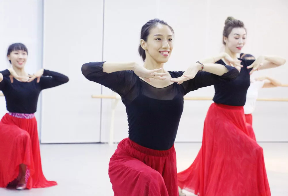 表演级教材师资实验班第四期14级维吾尔族舞蹈美赞古丽