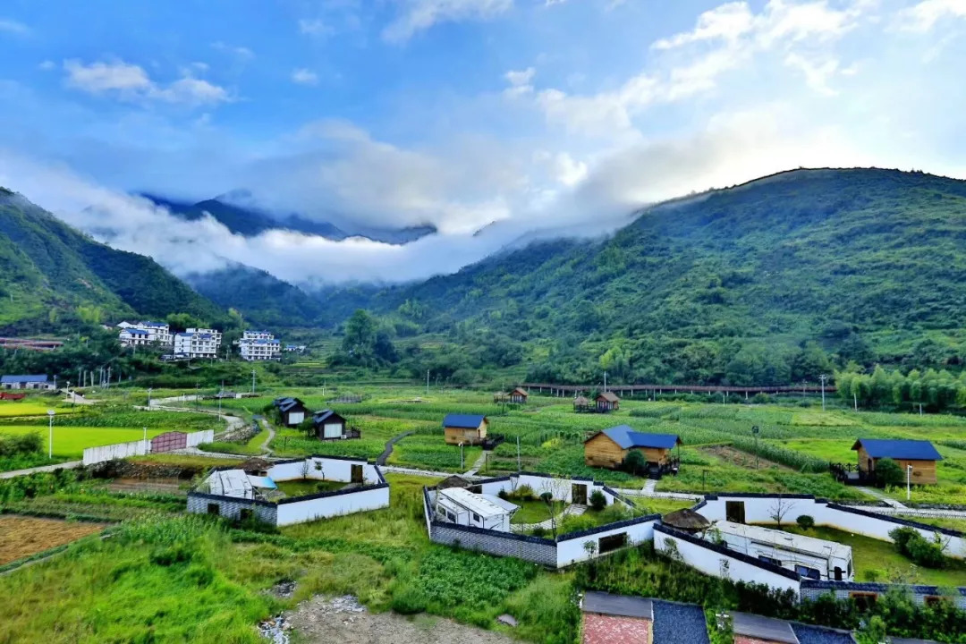 三清山營地快來稻田裡的三清山柴門村體驗現實裡的世外桃源