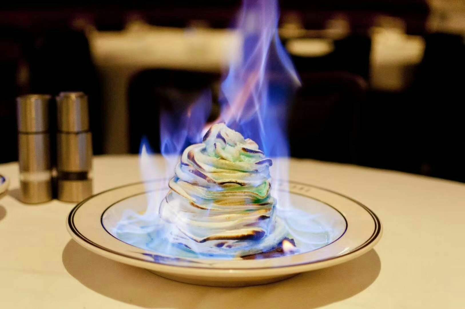 冰与火的碰撞冰淇淋图片