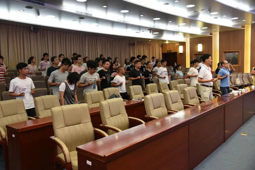 叶港超先生现场演示在讲座尾声,叶港超先生和王姁睿(艺名朱沐)女士还