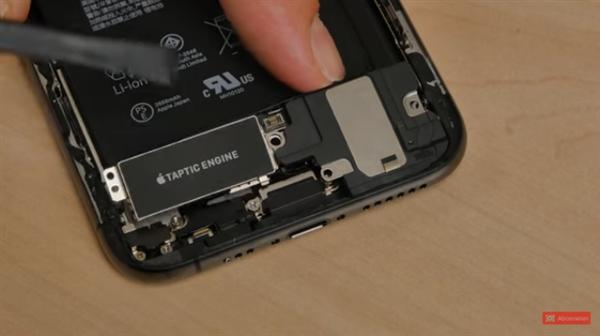 老外抢先发布iPhone XS真机拆解：电池相比X容量缩水